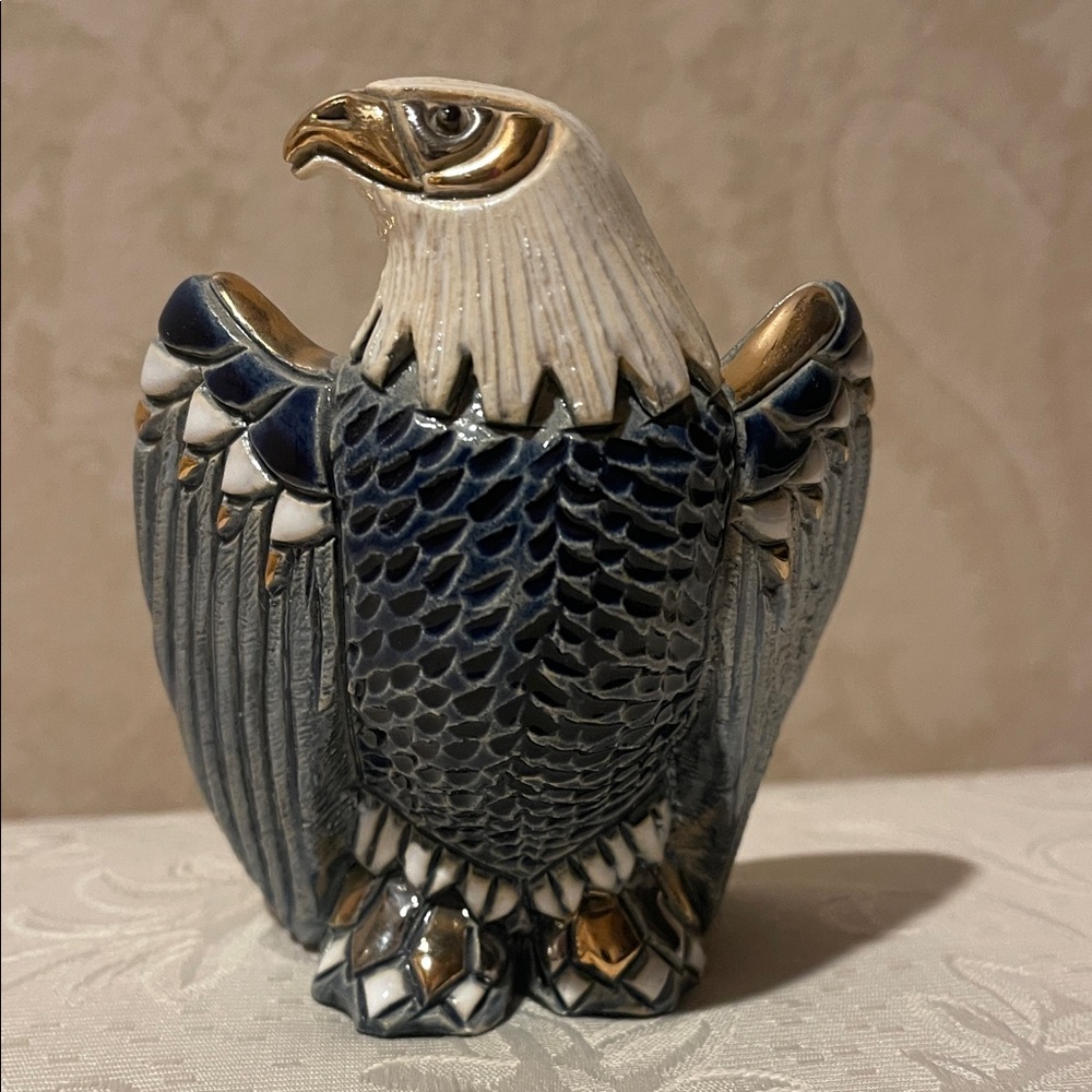 De Rosa Rinconada Bald Eagle ceramic figure collectible ,hand made in Uruguay